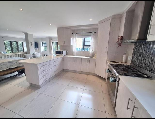 4 BEDROOM HOUSE FOR SALE IN HARTENBOS LANDGOED